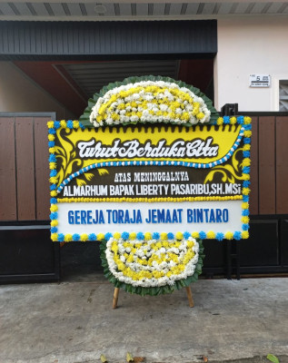 Papan Bunga Duka di Waelata