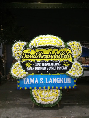 Papan Bunga Duka di Waelata